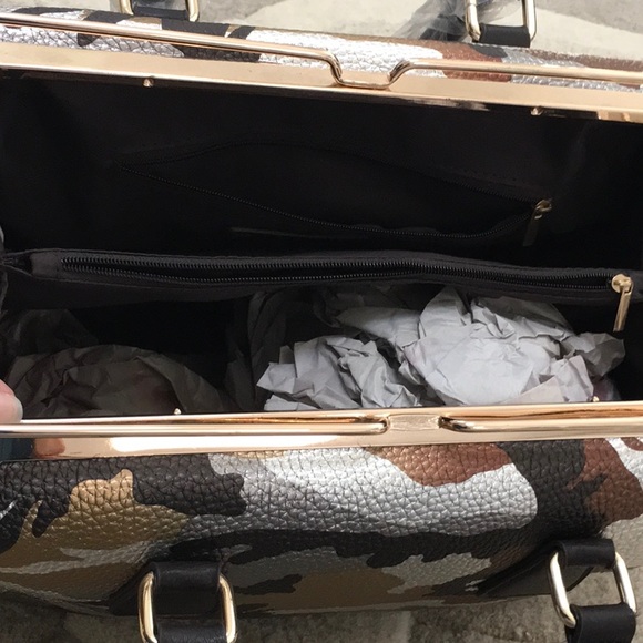 Camouflage Purse with detachable strap - Picture 6 of 8